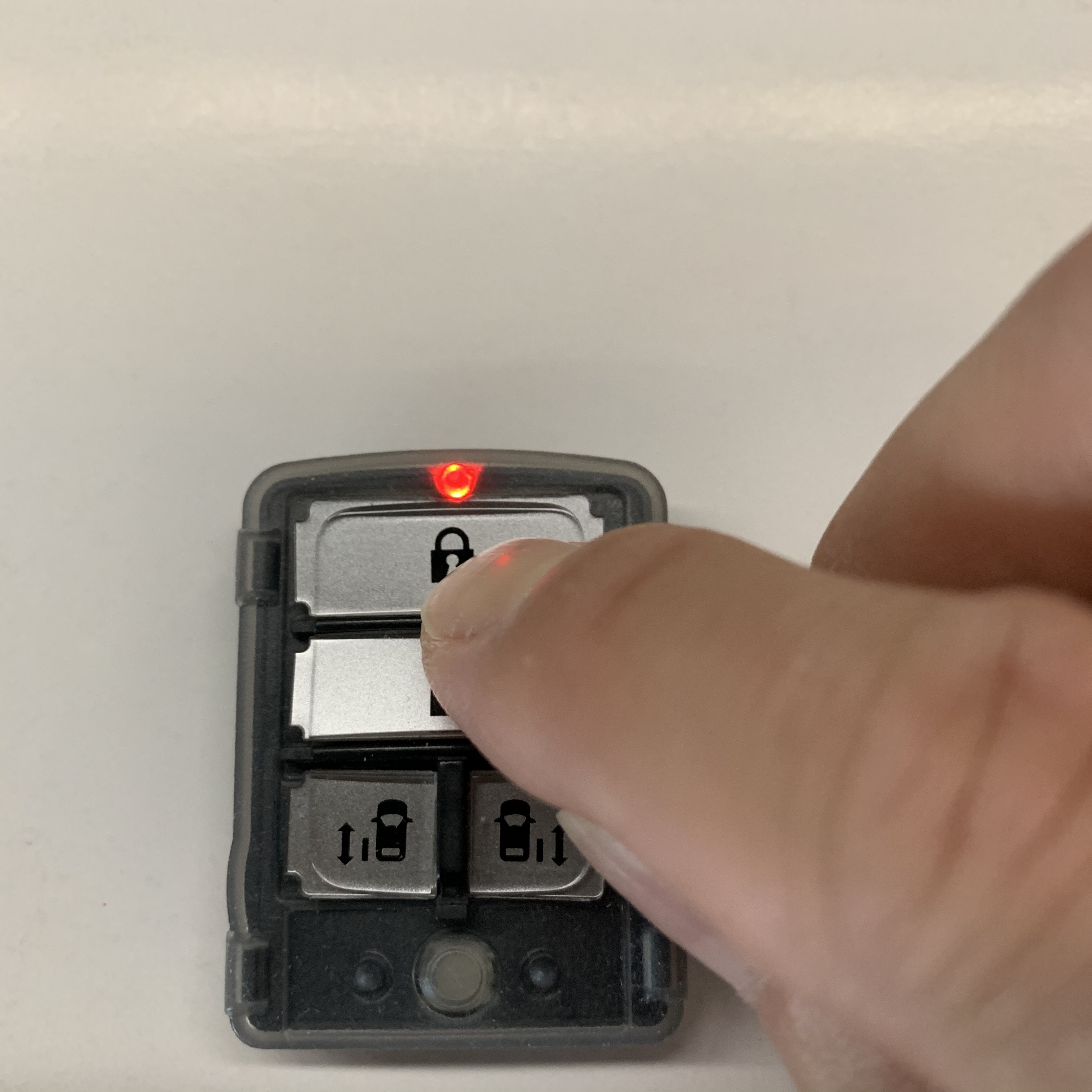 东风本田crv钥匙没电怎么换电池,马自达cx-5钥匙没电了怎么换电池