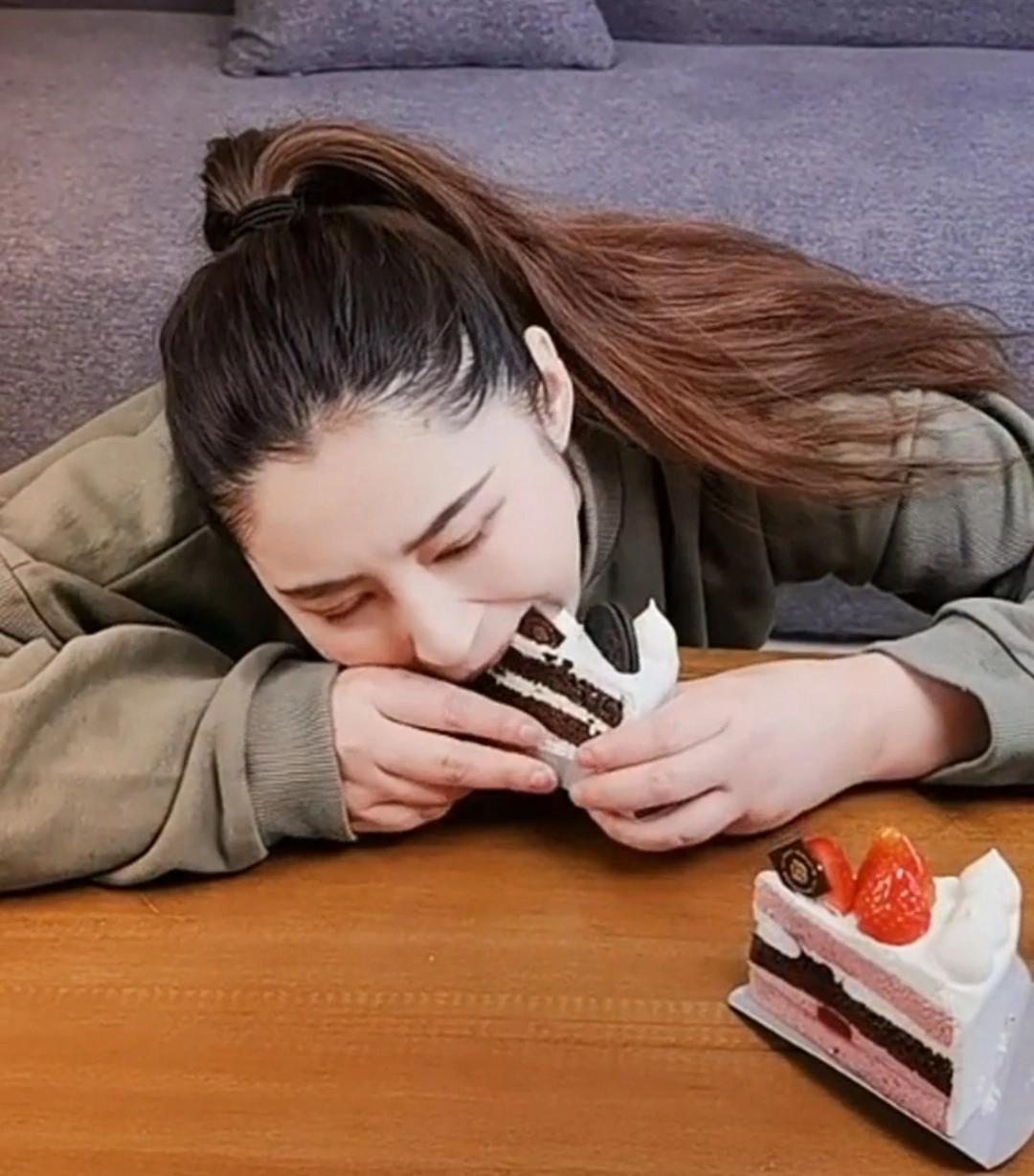 李心艾直播晒减肥成果,李心艾减肥瓶颈期