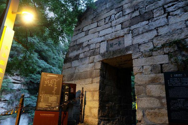 西岳华山五峰风景,华山一日游西安出发路线推荐