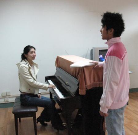 吸着唱和叹着唱怎么练习,气息歌唱技巧视频