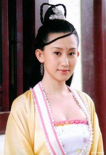 至尊红颜里的小多叫什么,至尊红颜赵文卓多少岁