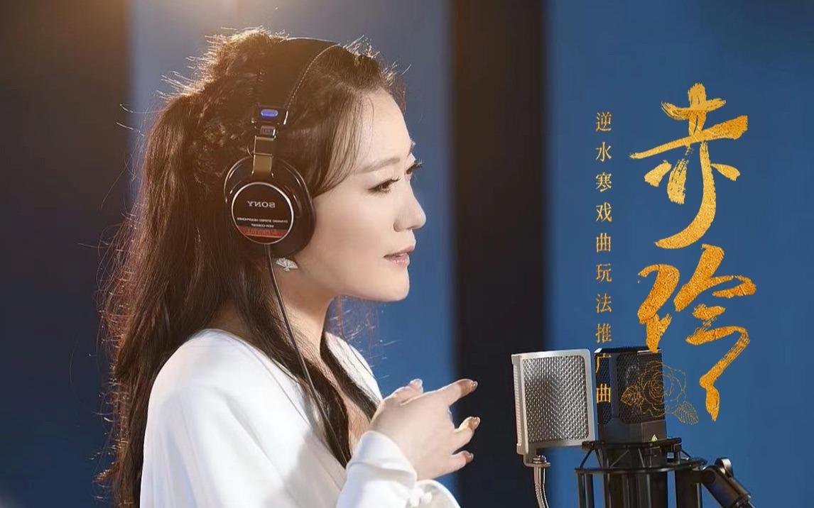 军旅歌手谭晶:32岁嫁41岁老公,37岁做妈妈,丈夫是科学家