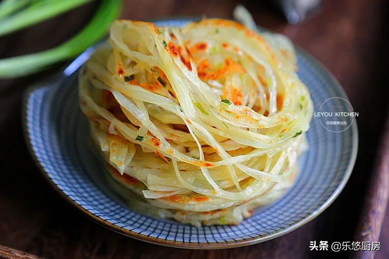 几个饺子皮一起擀,剩下的饺子皮怎么做鸡蛋灌饼