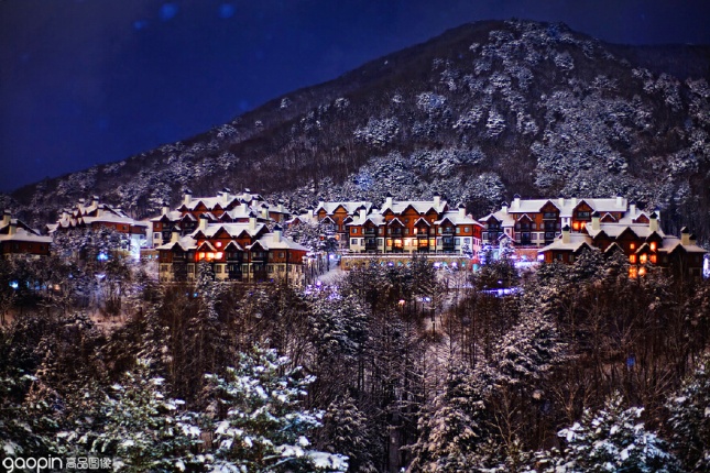 韩国龙平度假村，尽享滑雪带来的乐趣，深受滑雪爱好者的喜爱