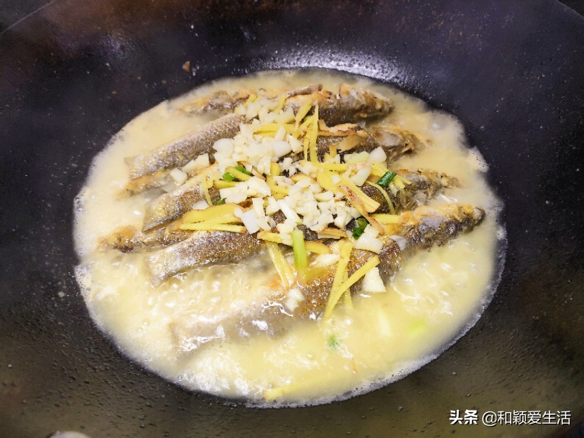 海鱼先煎后煮的做法,海鱼的做法大全家常简单又好吃