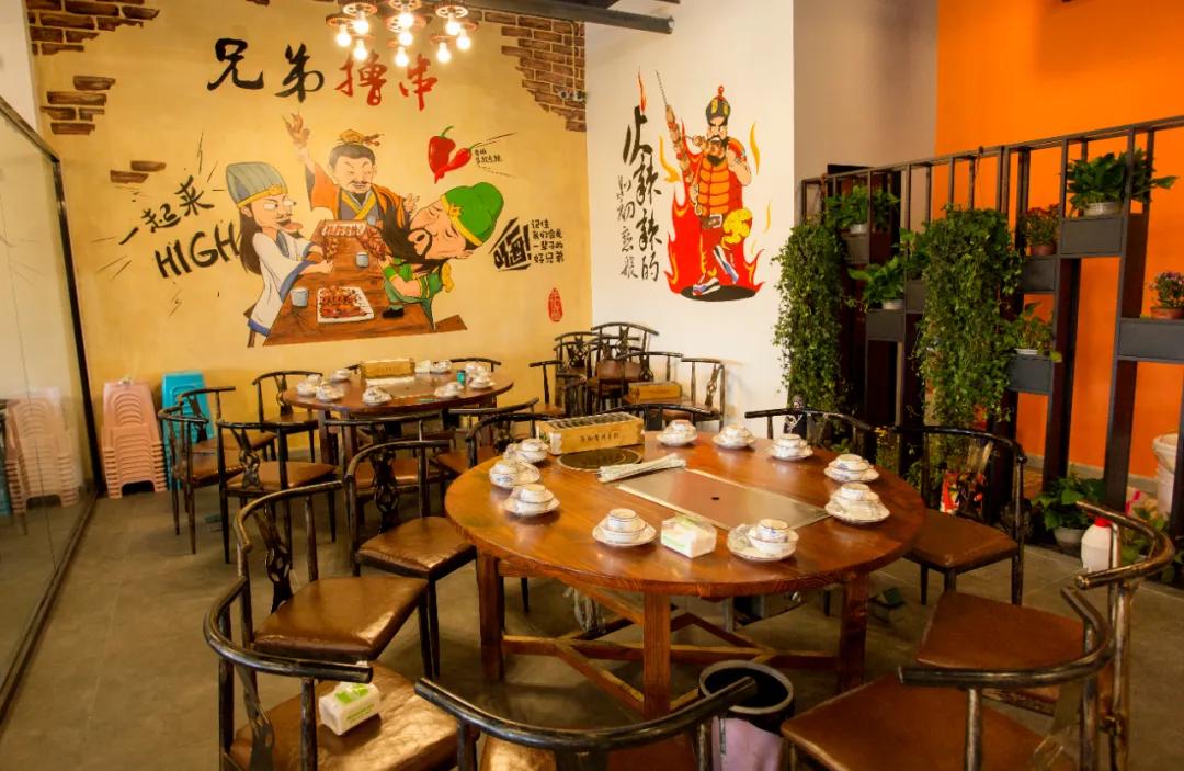 口*爆口**汁！这家店凭借「巨无霸烤羊腿」风靡绵阳！吃了整整7年