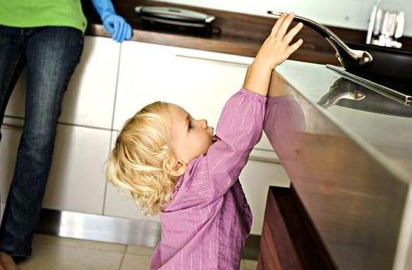 孩子严重烫伤9天才被家长送医,儿童烫伤最佳处理时间只有两分钟