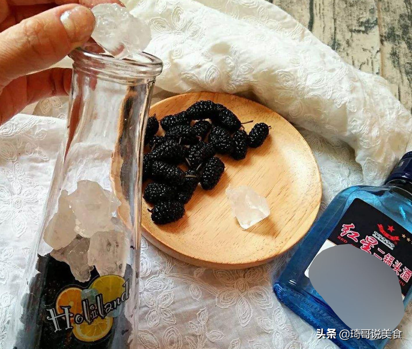 桑葚泡酒配方及功效与作用,桑葚泡酒喝的功效做法大全