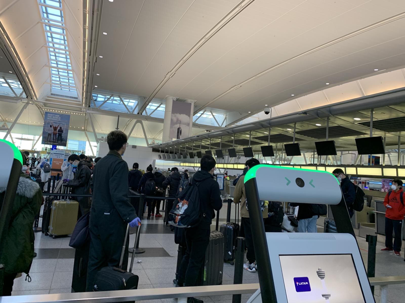 终于！经历了约30小时，这位深圳女留学生从纽约飞回了深圳