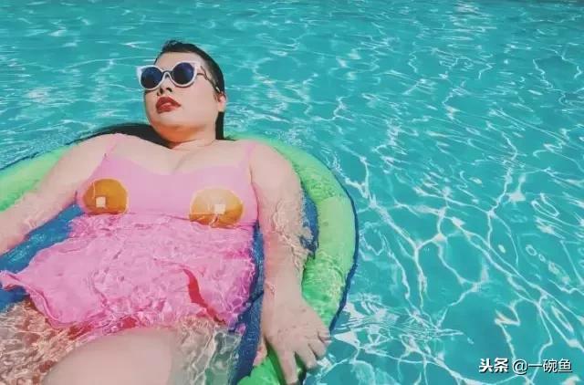 身高157，体重200斤的她，靠什么赢了水原希子？！