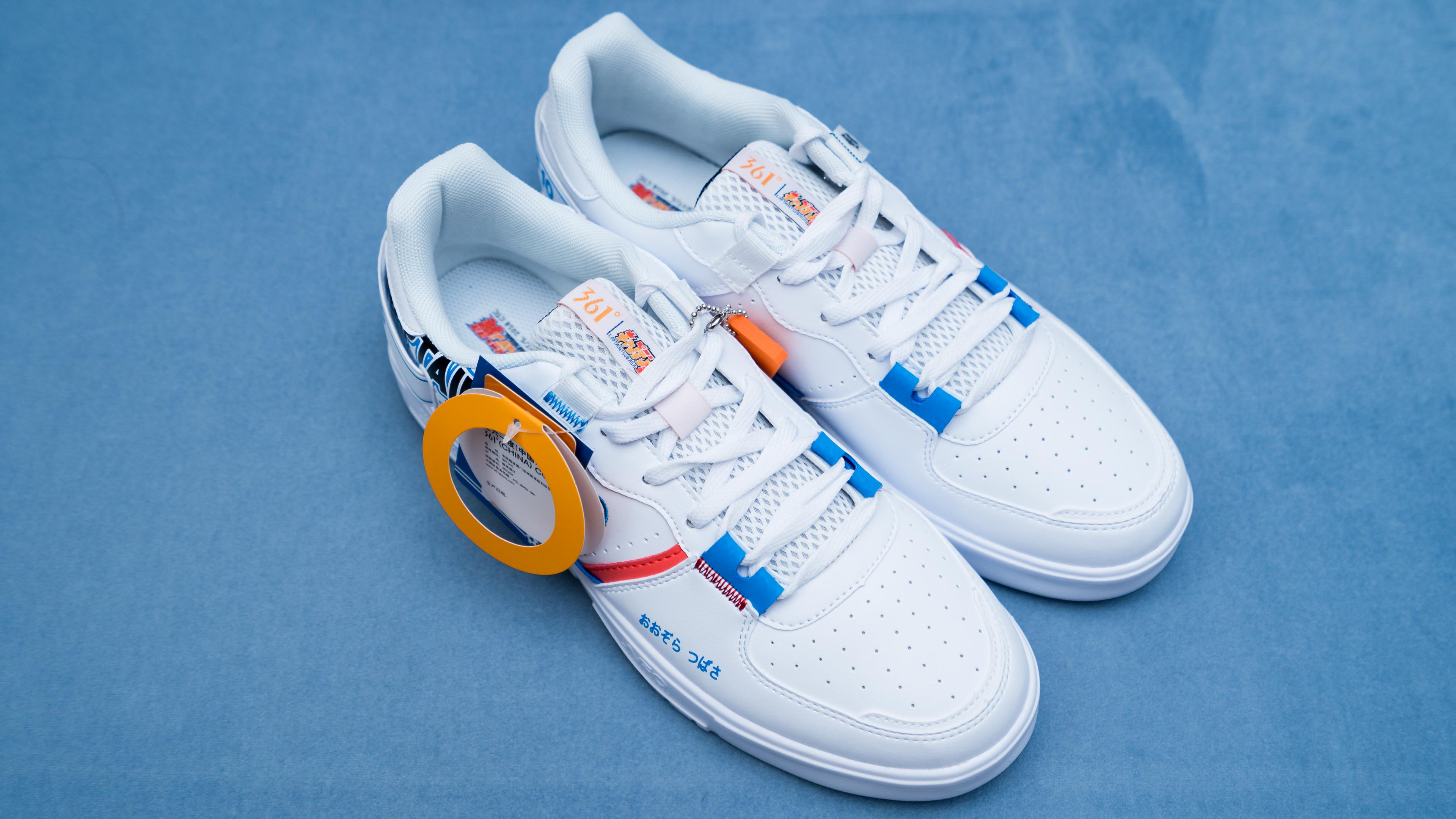 加上NFO科技，这一波联名有内味了：361°X足球小将小白鞋体验