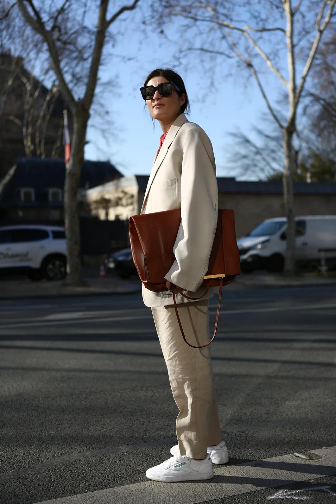 有没有一只,能配得上你野心的tote包?挣钱买包VS买包挣钱