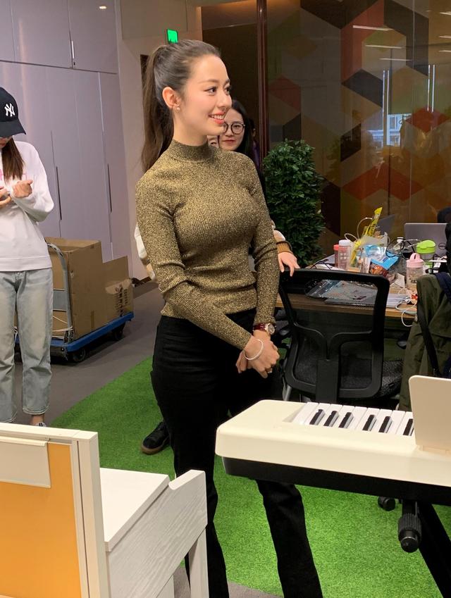 郎朗老婆吉娜魔鬼身材,郎朗老婆吉娜身材怎么保持