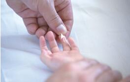 小孩推拿完打嗝怎么回事,小儿打嗝怎么推拿