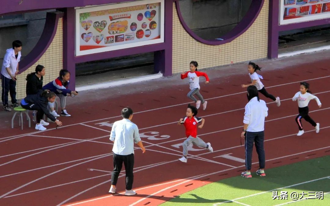 全力以复从心启航黑板报,向阳中学校运会活动