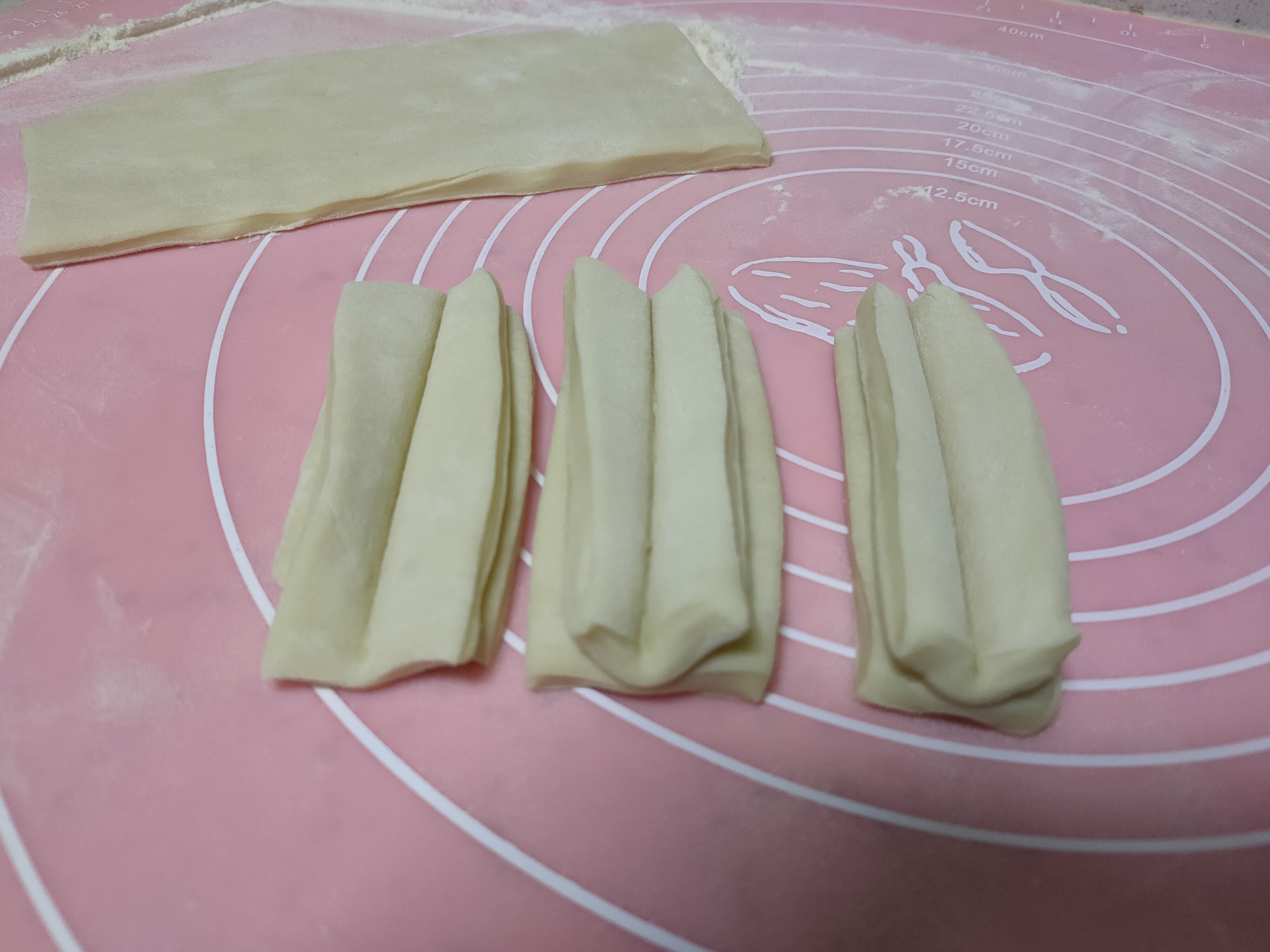 泡打粉炸油条的技巧和配方酥脆,油条怎么炸又酥又脆不用泡打粉