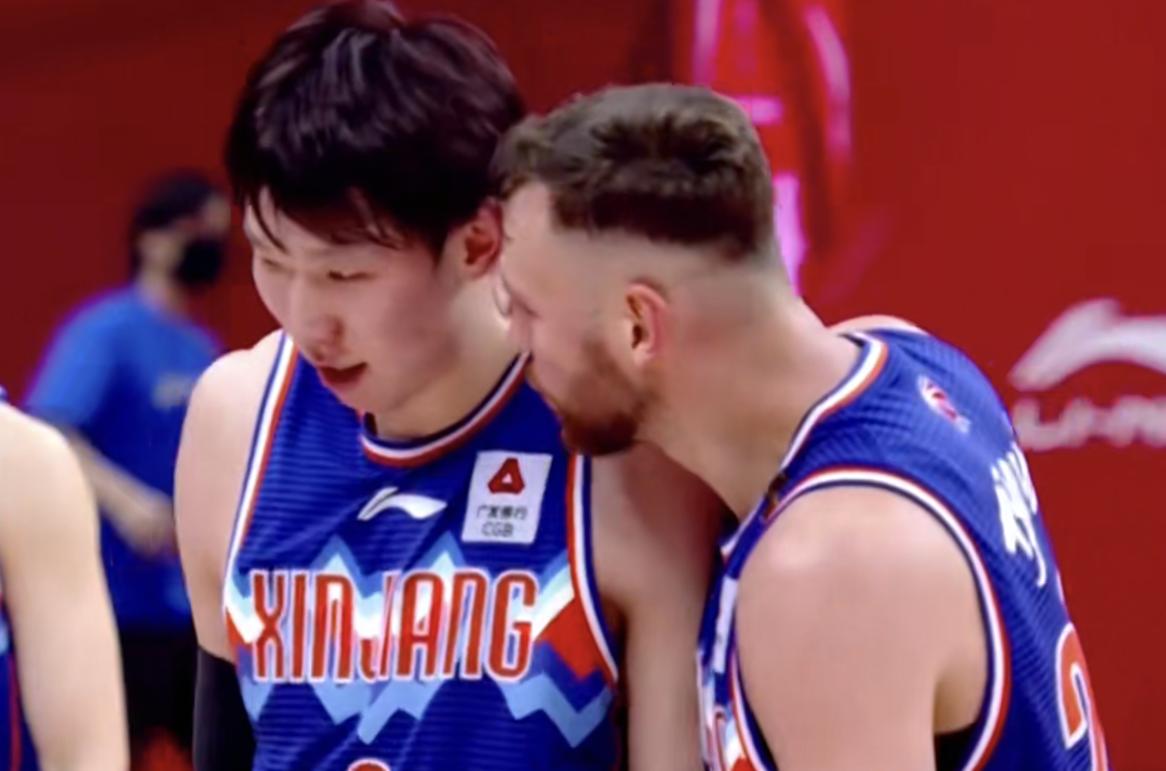 *疆新**再遭爆冷，阿的江下课危机？赛后甩锅球员梦游，他只会磕双塔