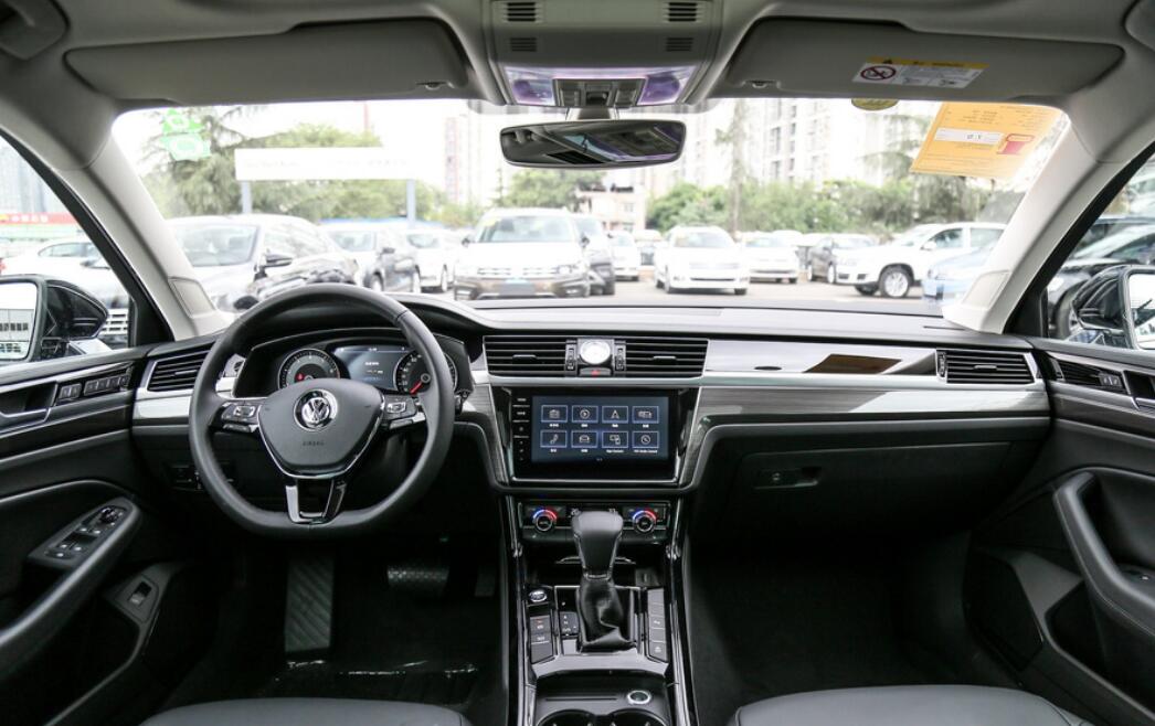 可惜一身高端德系血统，长近5米1配299马力，降价5万仍少人赏识