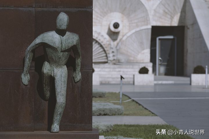 跟阿塞拜疆干架的亚美尼亚，真的很弱吗？它是个怎样的国家？