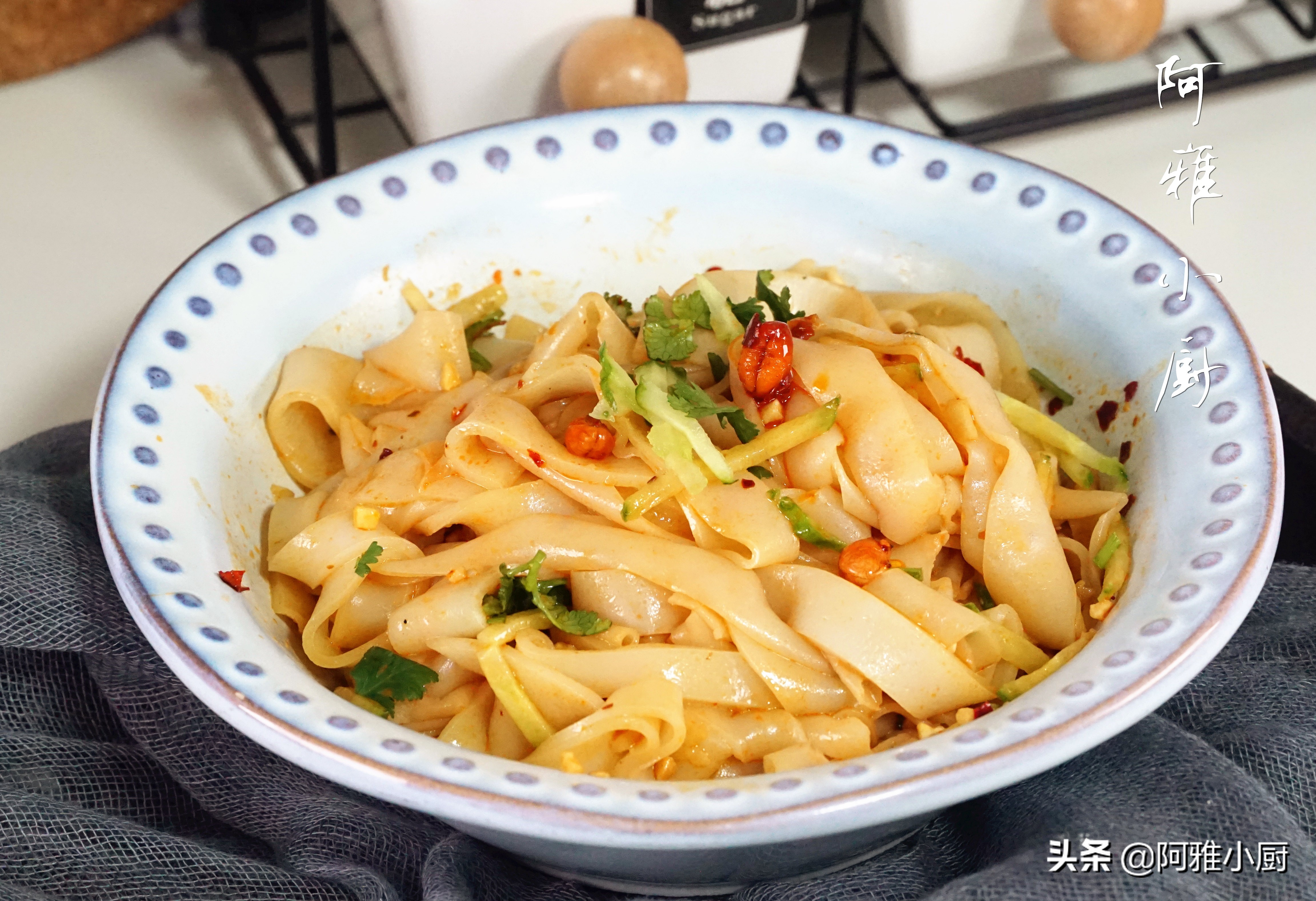 做凉皮的时候怎么让凉皮不开裂,家里做凉皮蒸的都是开裂的啥原因