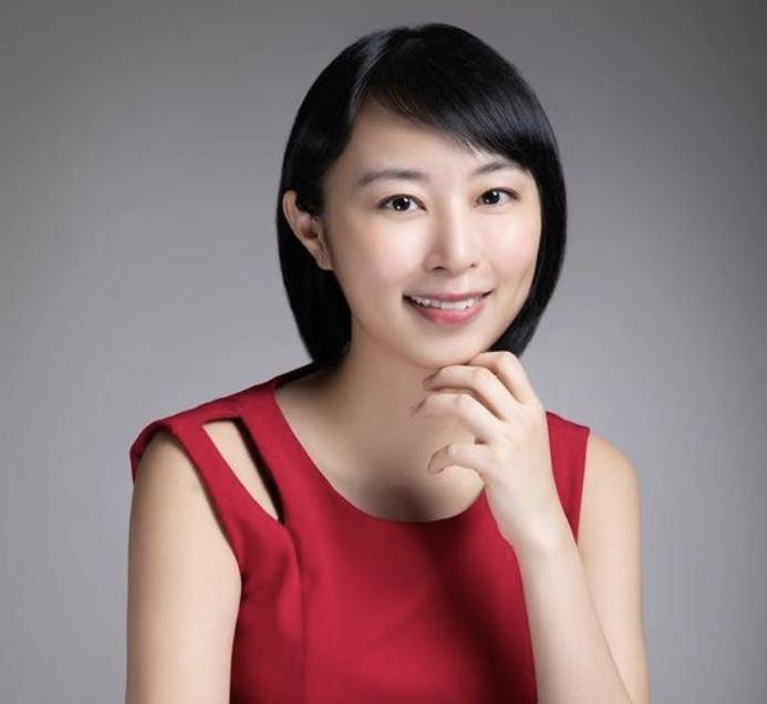 前TVB女星卖*人用成品**发家致富兼职做网红每月收入高达30万