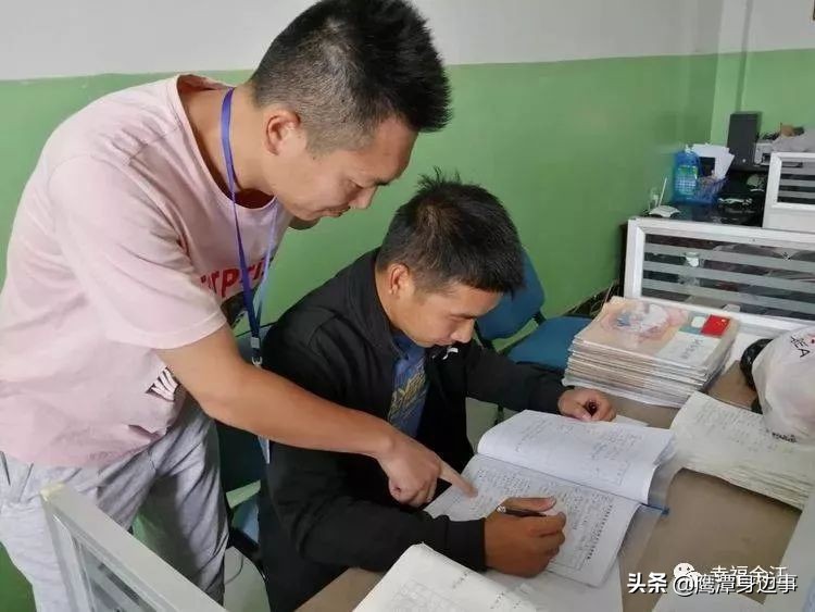 这对小夫妻爱情故事感动了亿万人,这对情侣的爱情故事感动了亿万人