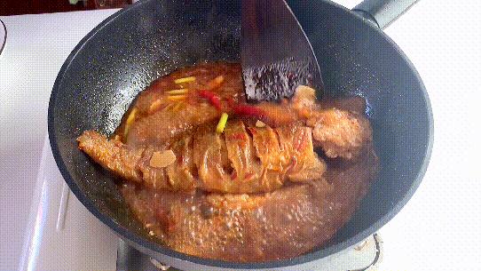 红烧鱼怎么炸才不会破皮,红烧鱼怎样煎鱼不粘锅不破皮