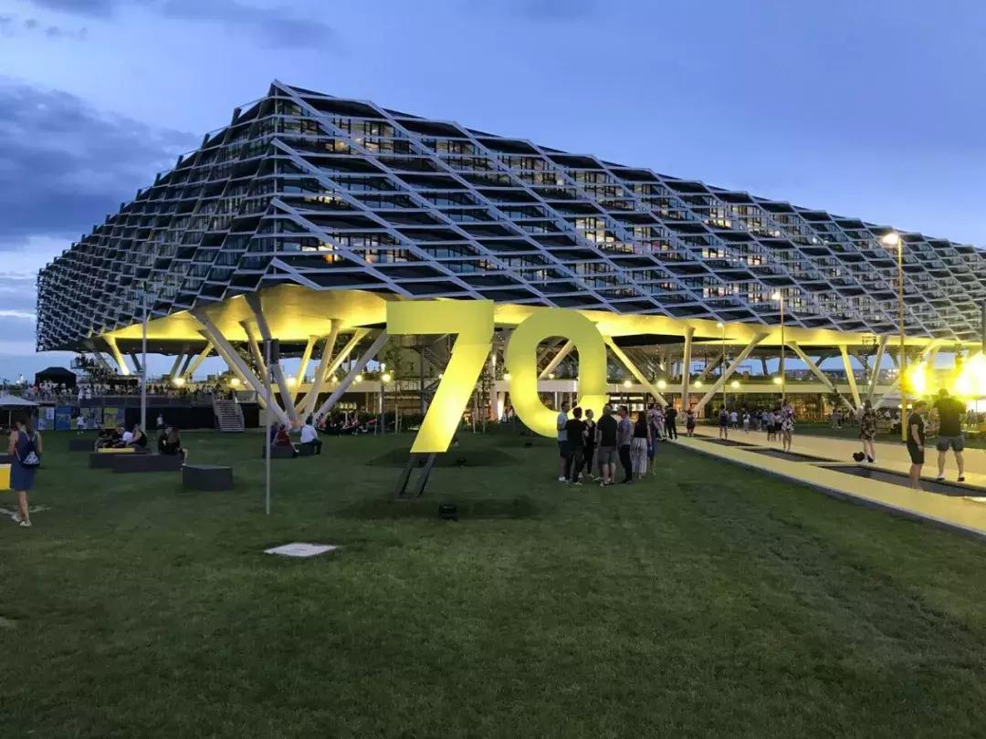 adidas新总部大楼,adidas总部大楼