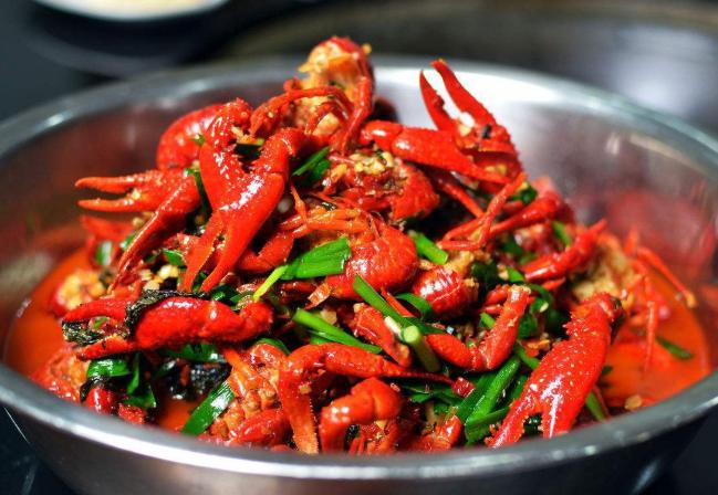 头皮长了个疙瘩破了怎么办,头皮为啥老长粉刺之类的疙瘩