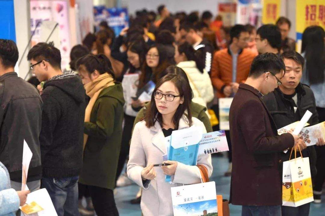 专科生就业方向怎么选好,选择师范类专业让你多一项选择