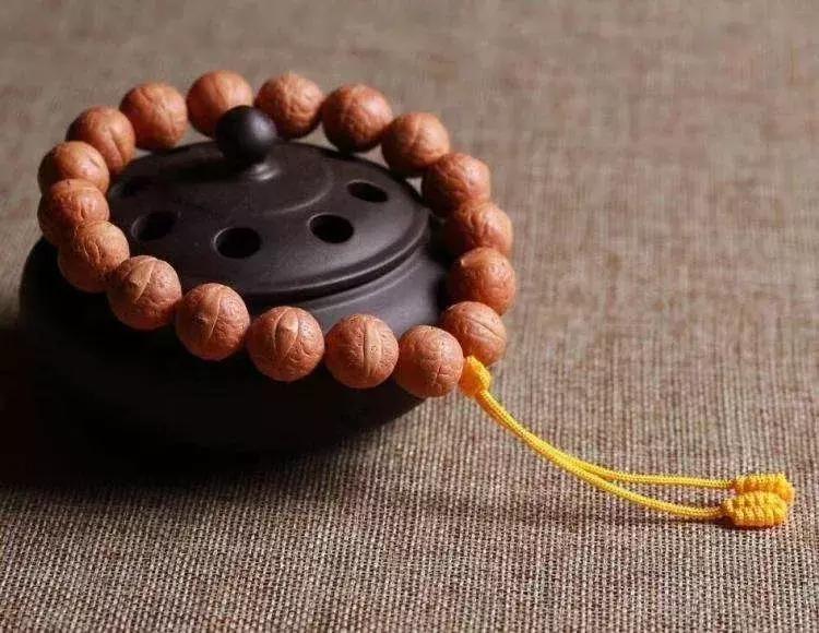 猪年戴什么好运,狗年今年佩戴什么手串