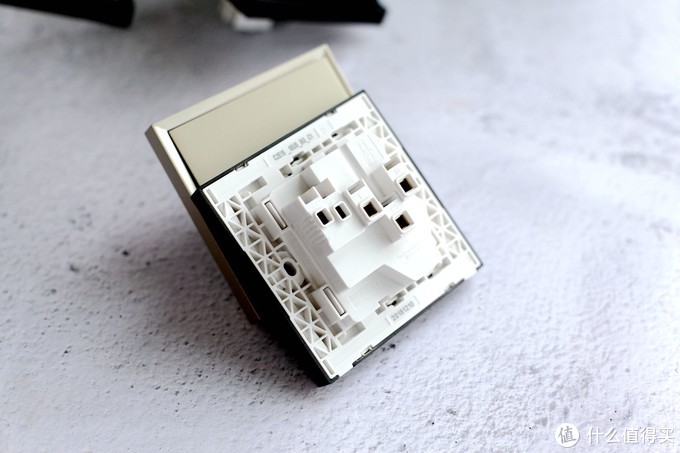 施耐德皓呈系列小夜灯现场效果,施耐德颜值开关插座