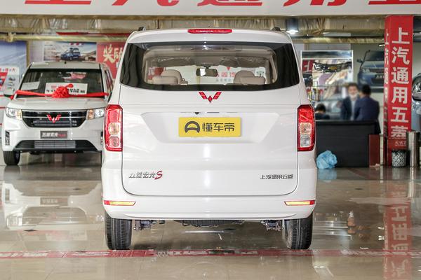 推荐五菱宏光1.5LS舒适型，空间大，性价比高