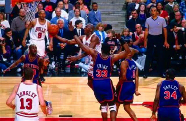 乔丹拿球全场嘘声,乔丹总决赛狂砍55分创个人纪录