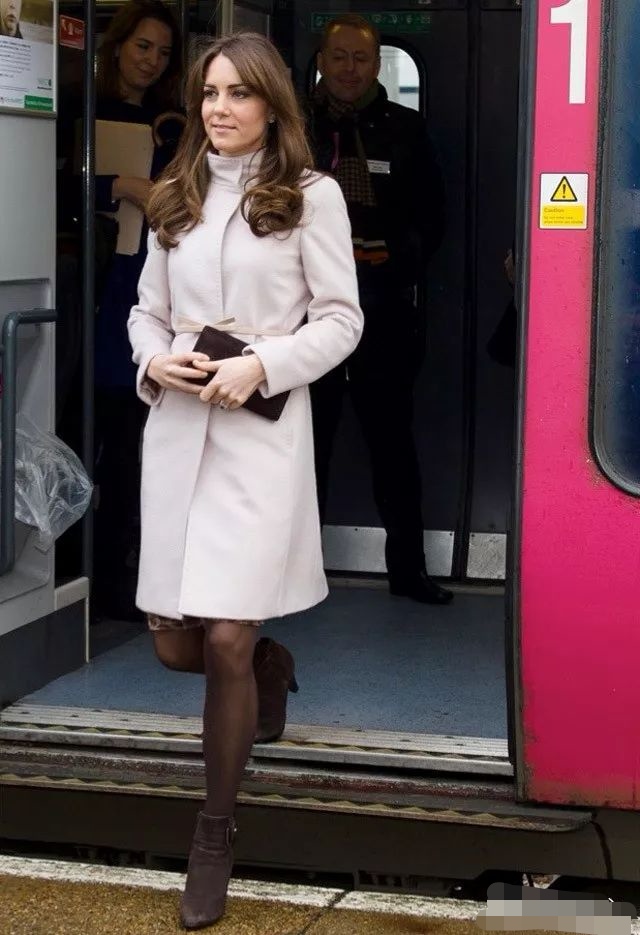 maxmara五款经典款大衣搭配,maxmara五款经典款大衣