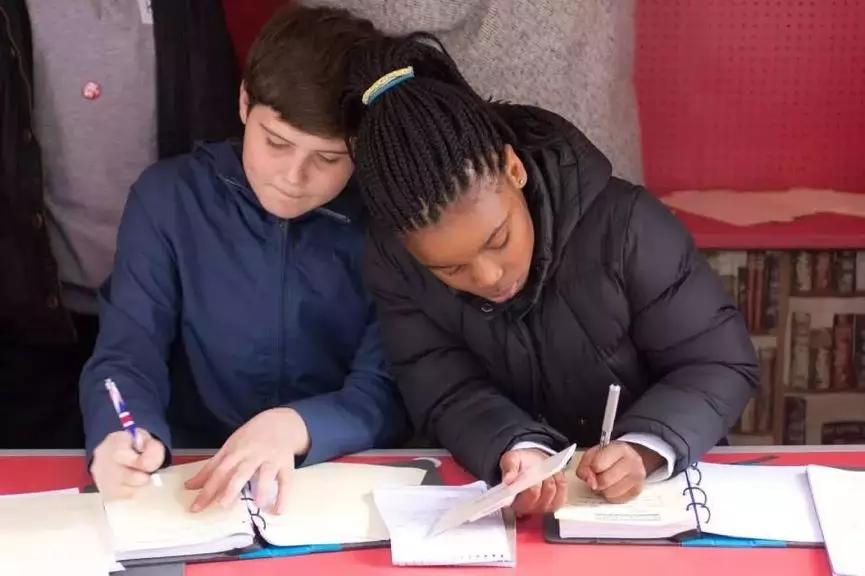 英国「怪物商店」,吸血鬼光顾了200年,人类进入后果自负