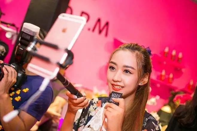 直播间没人怎么拉人气,直播间怎么才能提高人气