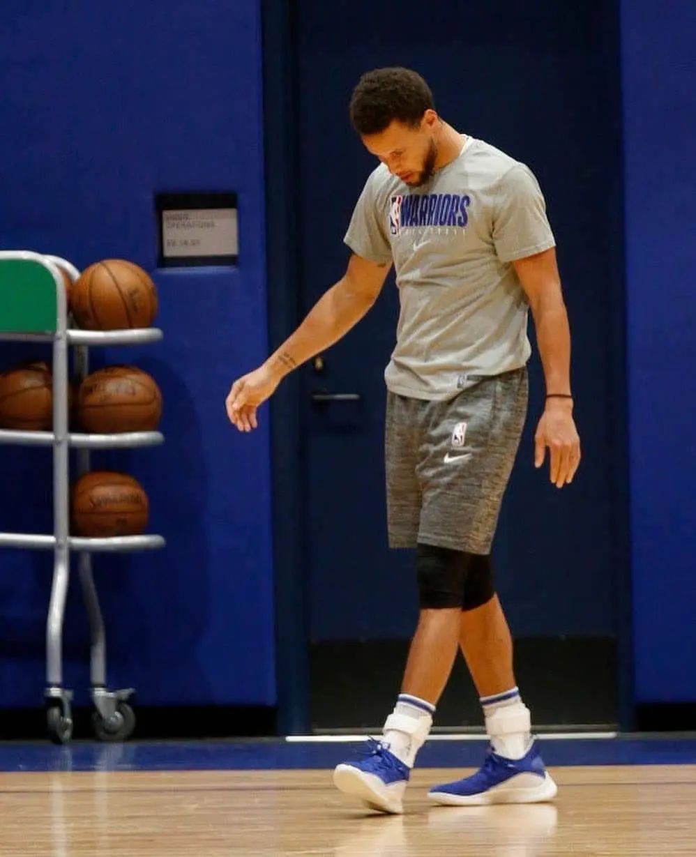 curry8球鞋换底,curry8模仿的是什么球鞋