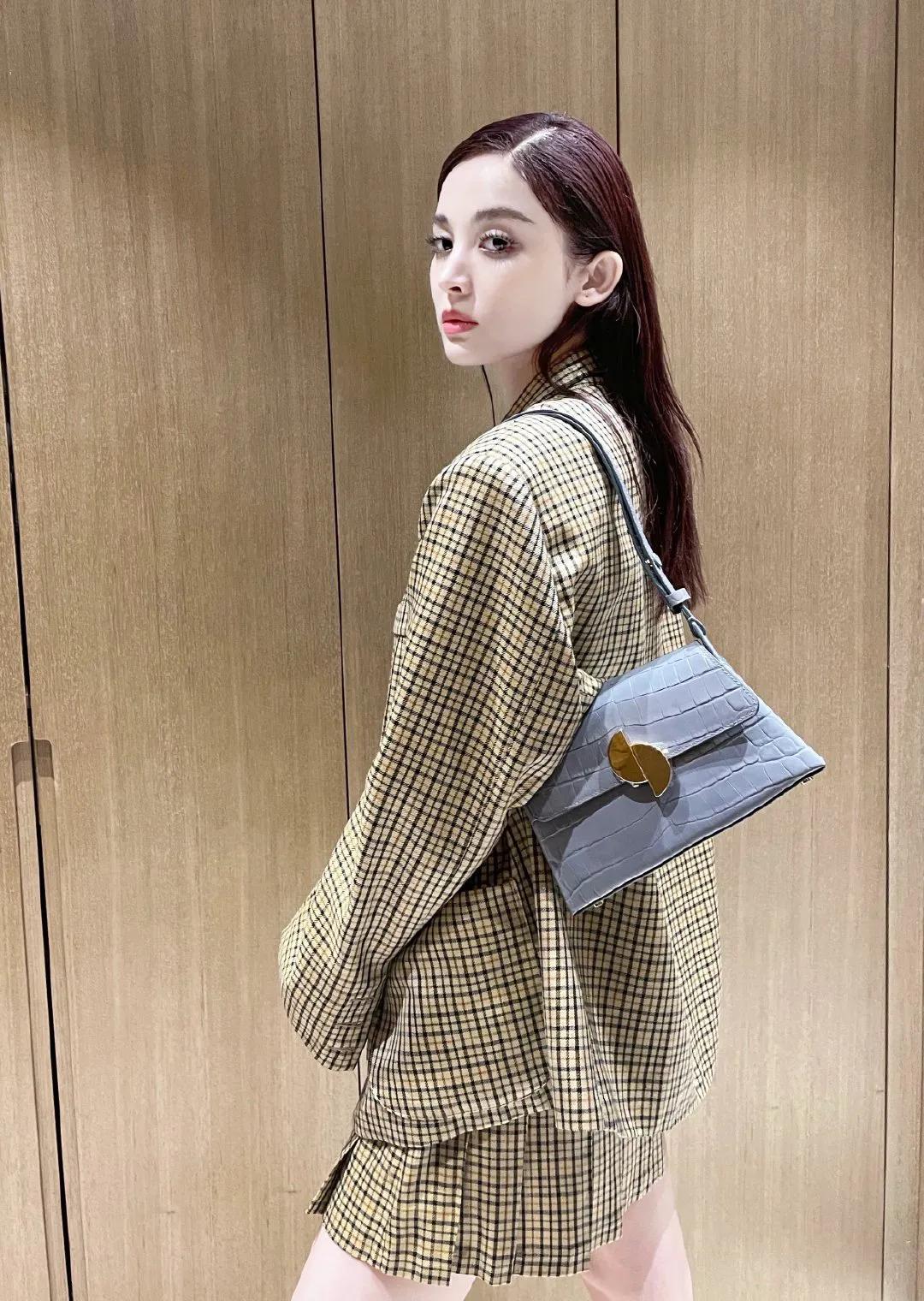 刘雯同款托特包搭配,刘雯都背过哪几款lv包包