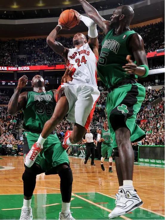 狼王加内特穿过的球鞋,球鞋加内特