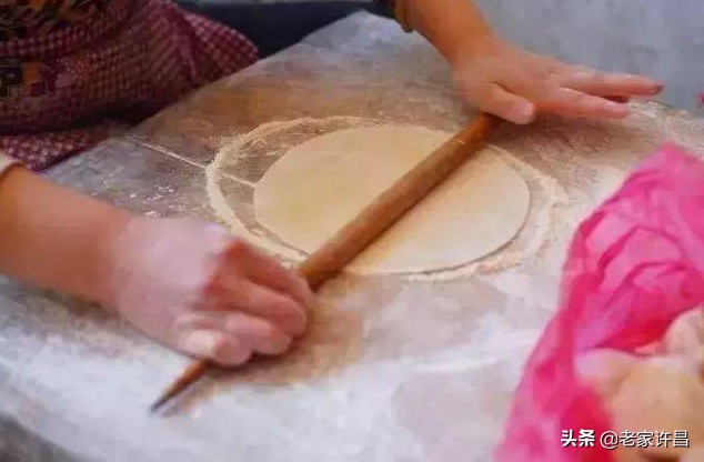 河南人烙馍夹酱豆,烙馍卷酱豆的正宗做法