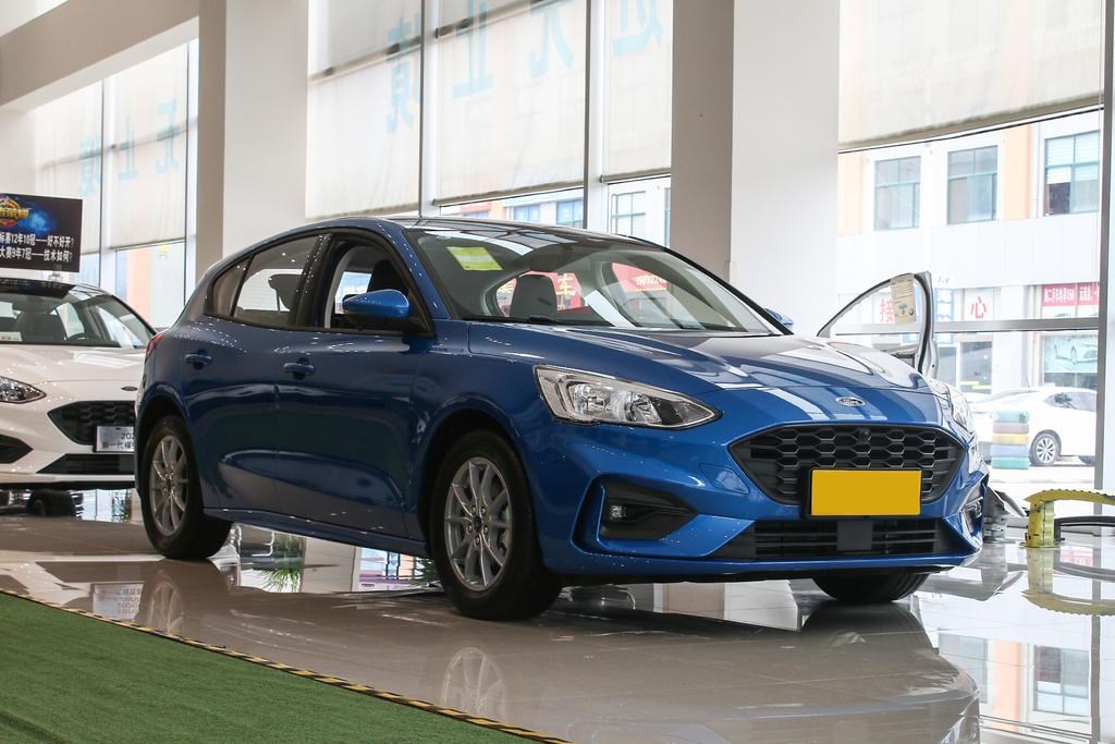 福特福克斯三缸手动1.5t,福特福克斯1.5t四缸8at