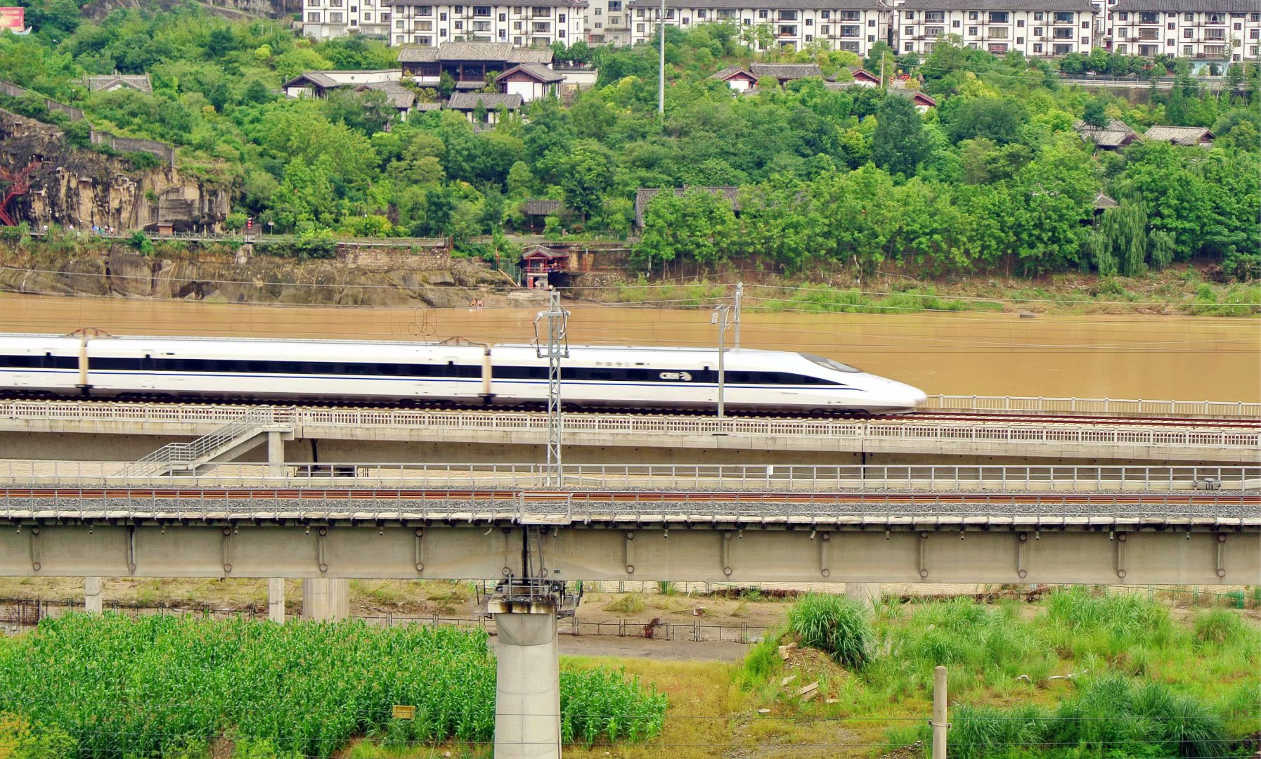 一个人买两张火车票，一个自己坐，一个放行李……这波操作要得不？