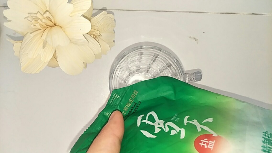 手指头扎刺怎么剔除？别再用针挑，教你一正确去刺不留痕小妙招，