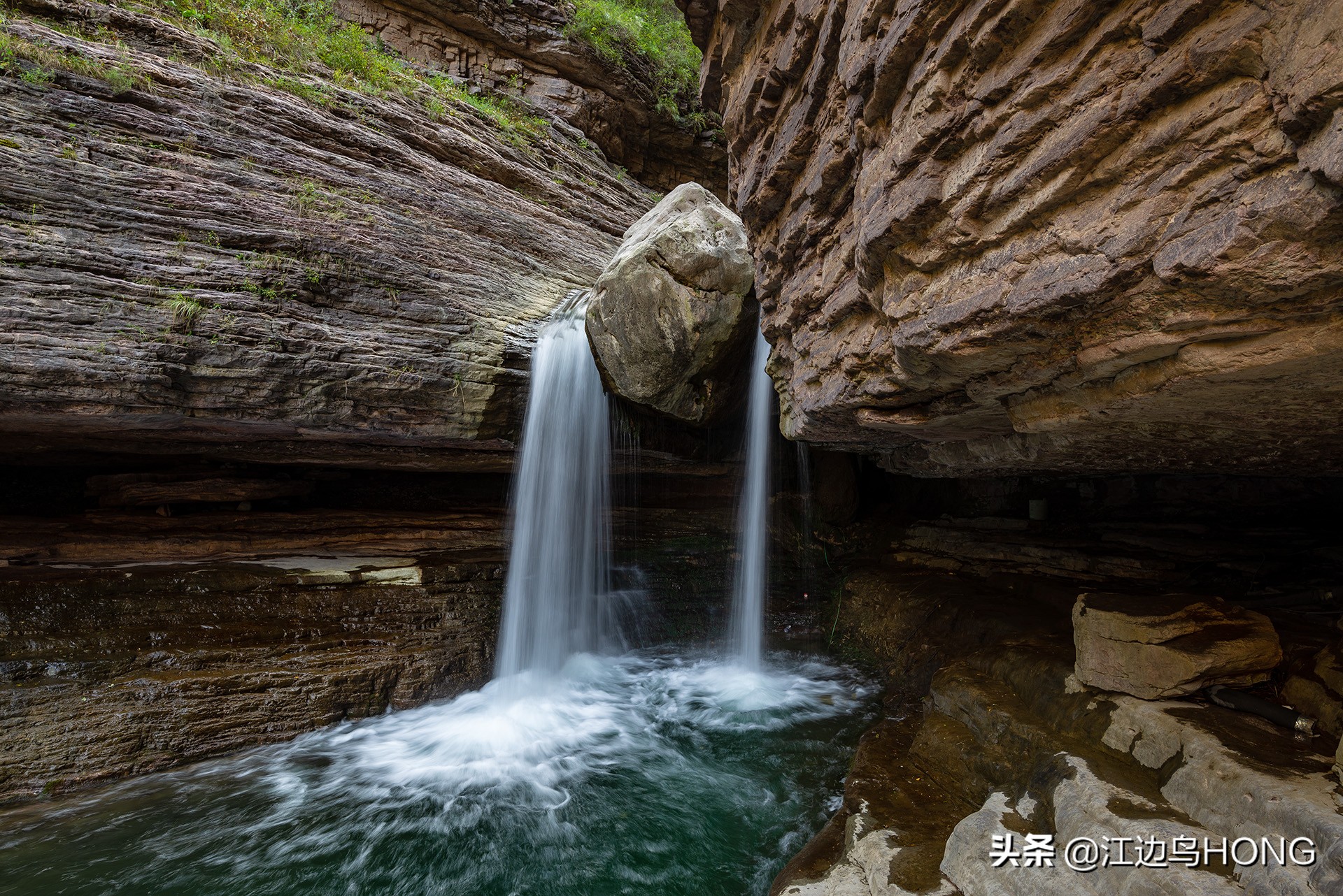 溪水潺潺心旷神怡,美景溪水潺潺