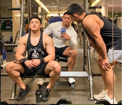 当和尚练出一身肌肉，是什么画风？这位泰国*男猛**颠覆了我的认知