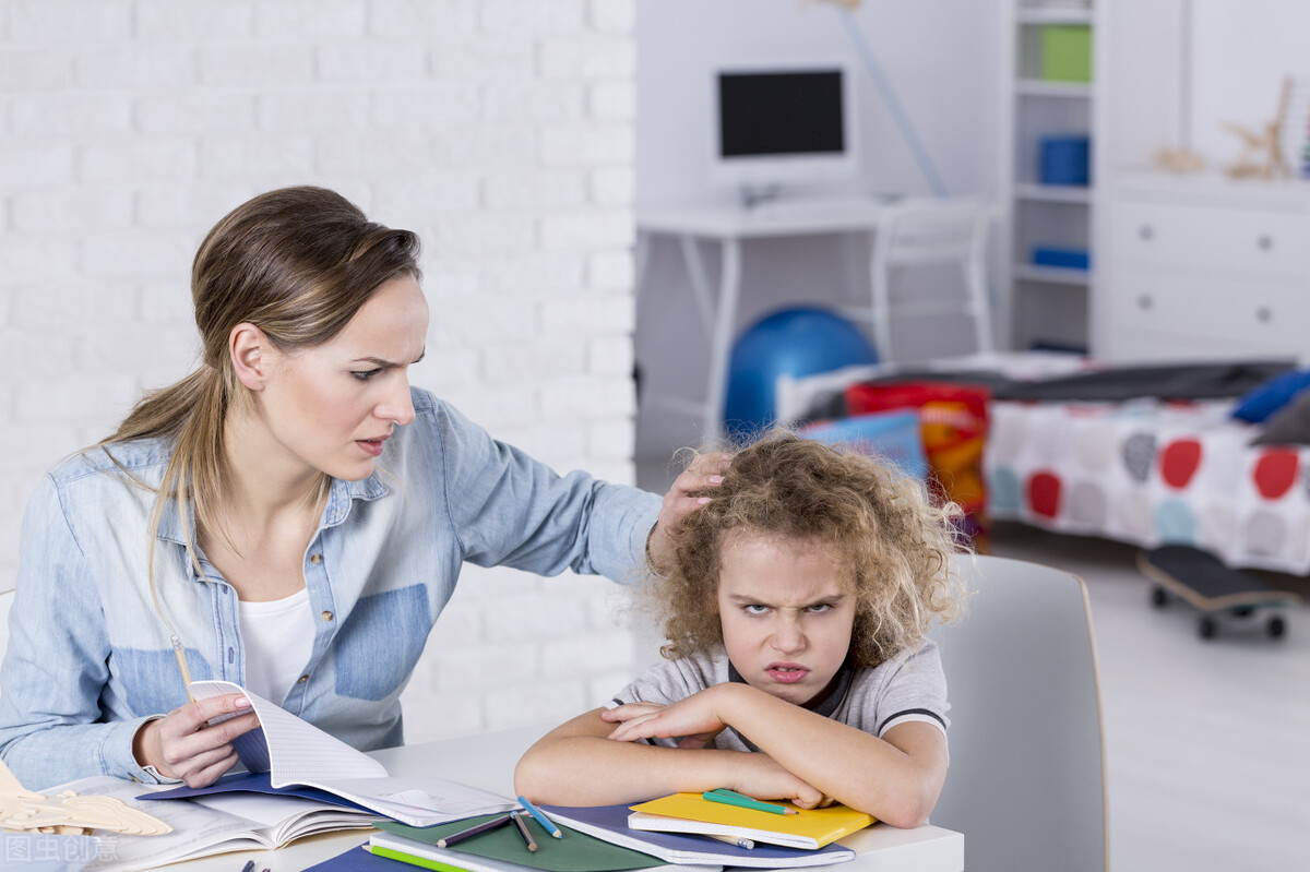 小孩突然愣神发呆怎么回事,14岁孩子总是发呆愣神怎么回事