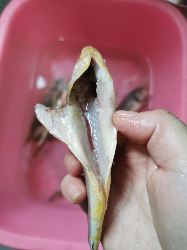 不管什么鱼怎样做才好吃,做鱼去腥只需三种调料