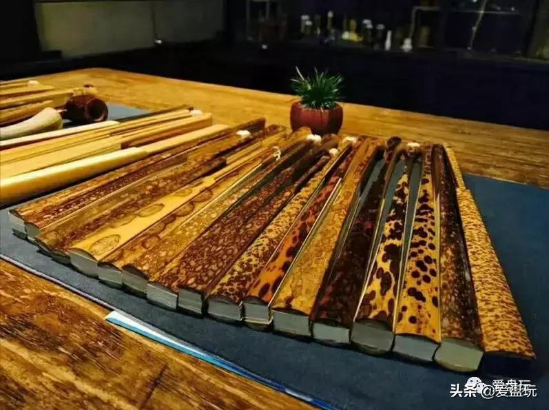 折扇一般在几块钱内,30的折扇和上百的折扇的区别