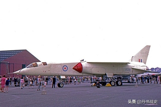 英国轰炸机型号一览表,英国中程轰炸机
